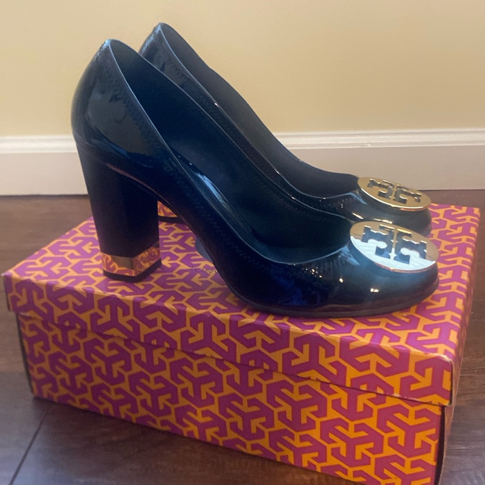 Tory Burch black patent Maddie pump in size 9.
